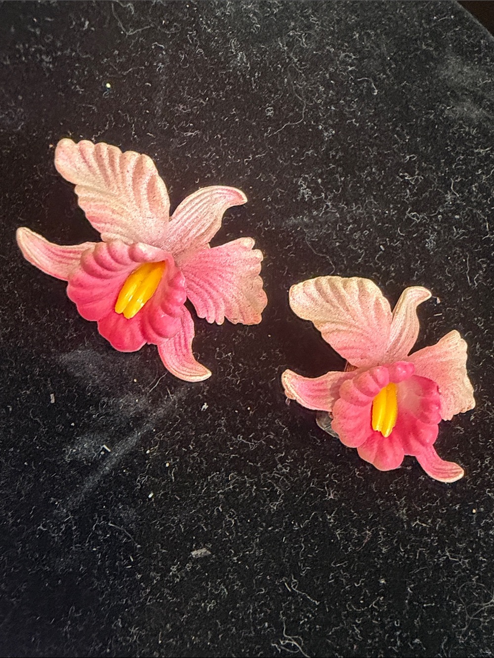 Vintage 1950โs Pink Floral Orchid Clip-On Earrings